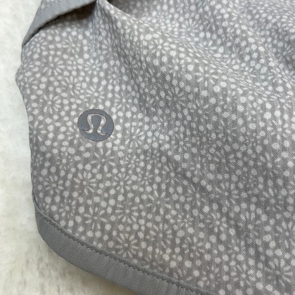 lululemon Speed Short Freckle Flower - Seal Grey Size 10 - Picture 4 of 11